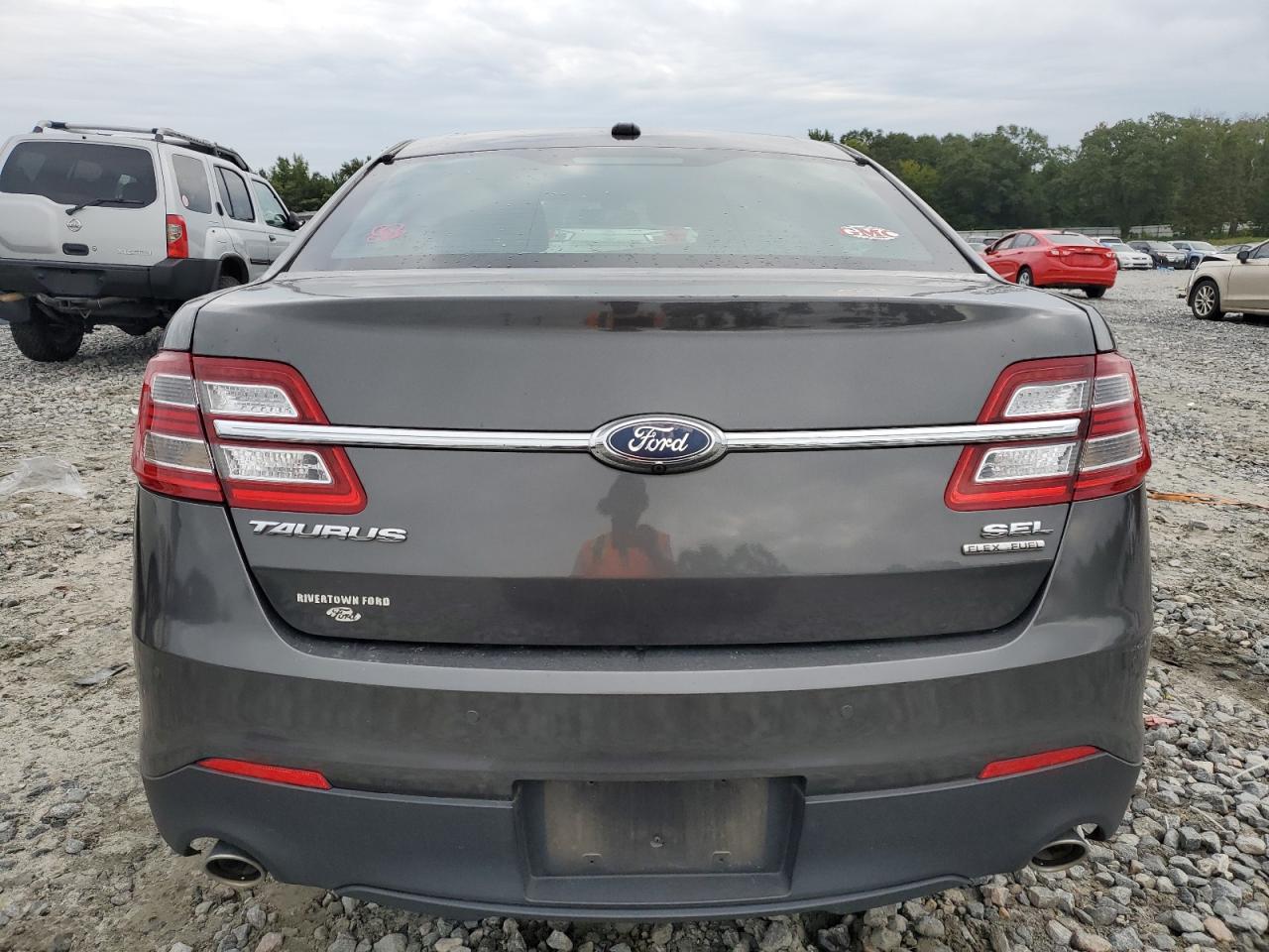 1FAHP2E86JG134194 2018 Ford Taurus Sel