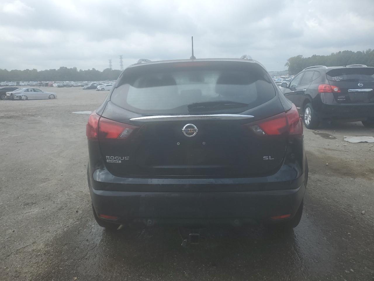 JN1BJ1CP2JW162928 2018 Nissan Rogue Sport S