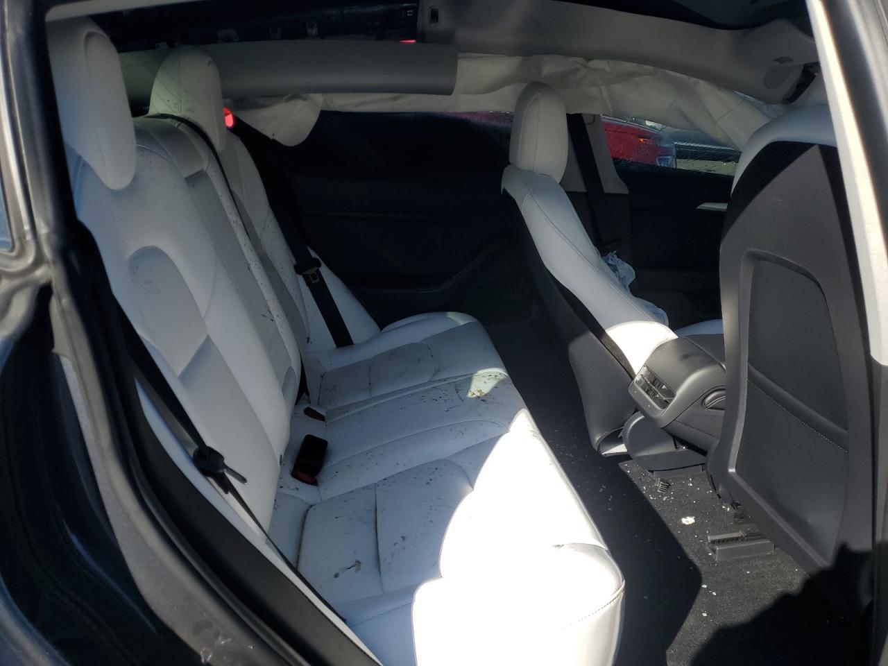 5YJ3E1EC2NF261811 2022 Tesla Model 3