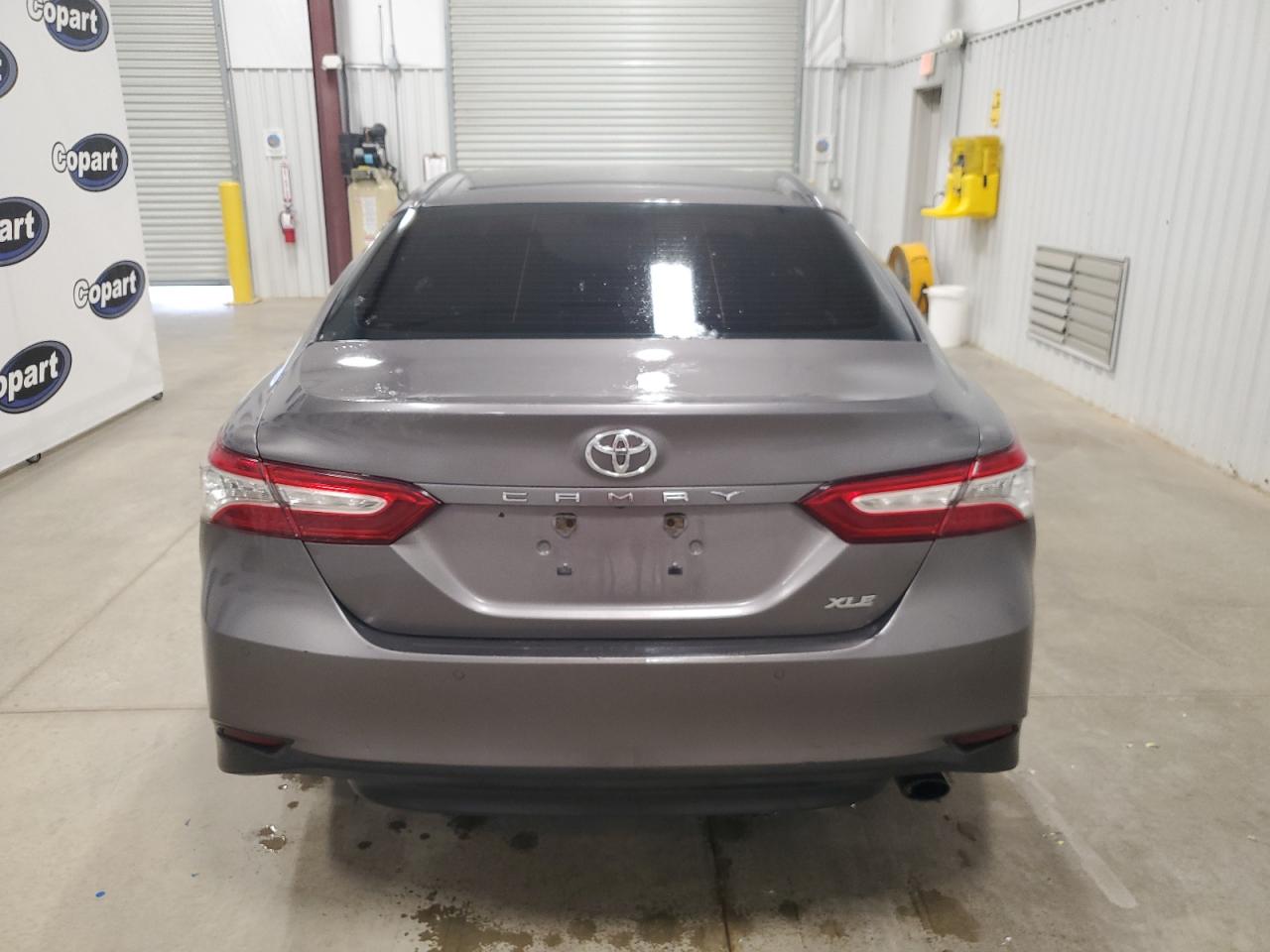 4T1B11HK4JU050293 2018 Toyota Camry L