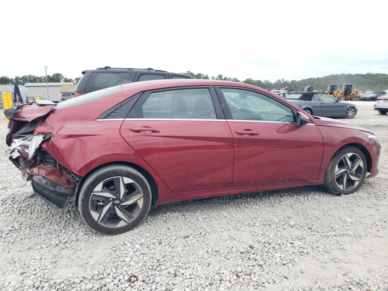2023 Hyundai Elantra - Image 3