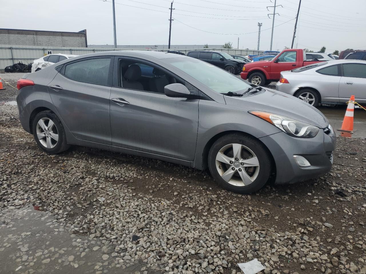 2013 Hyundai Elantra - Image 4