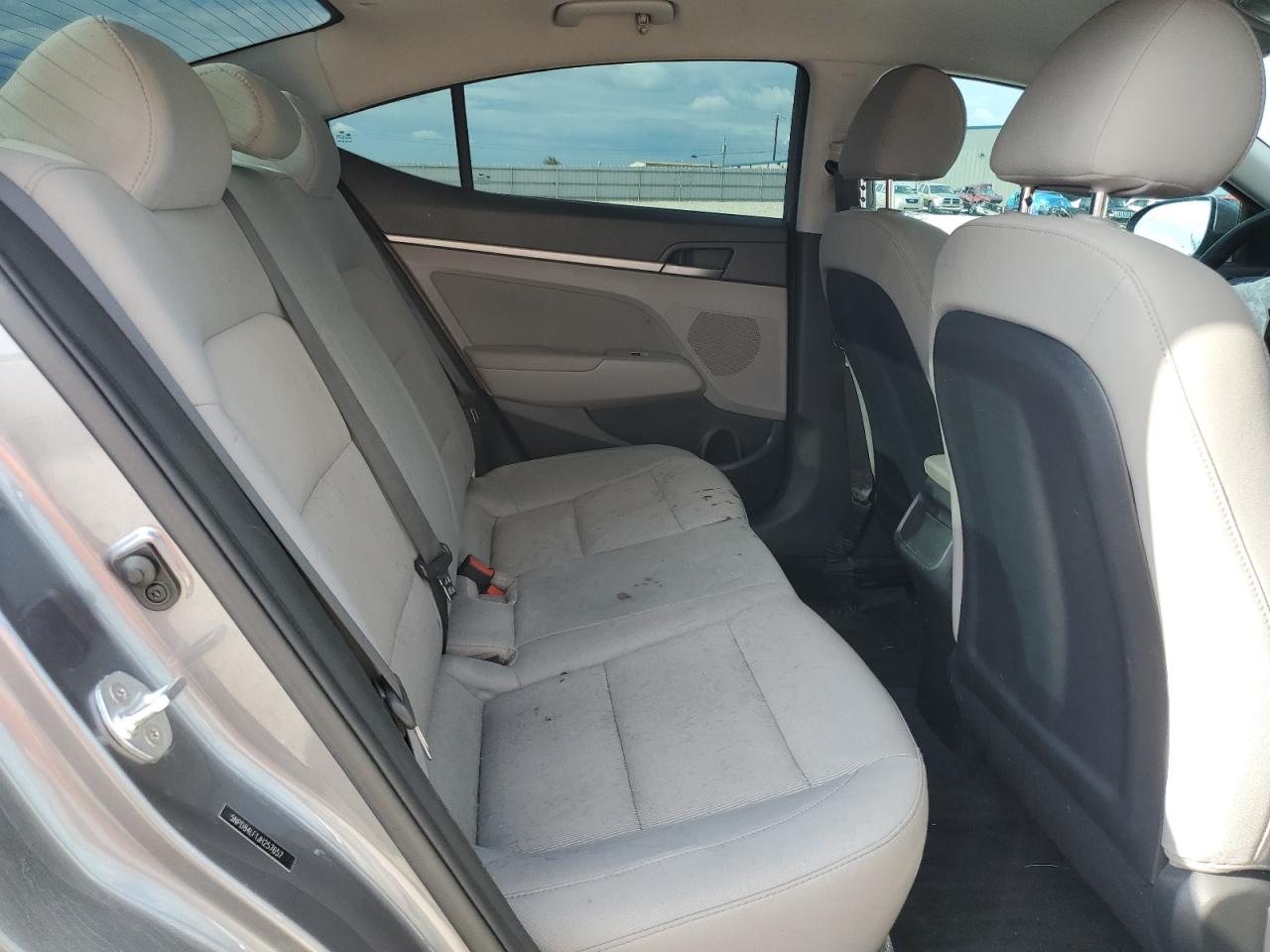 2018 Hyundai Elantra - Image 10