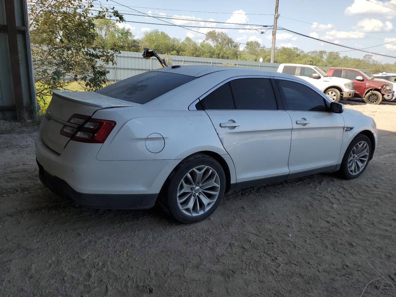 2014 Ford Taurus - Image 3