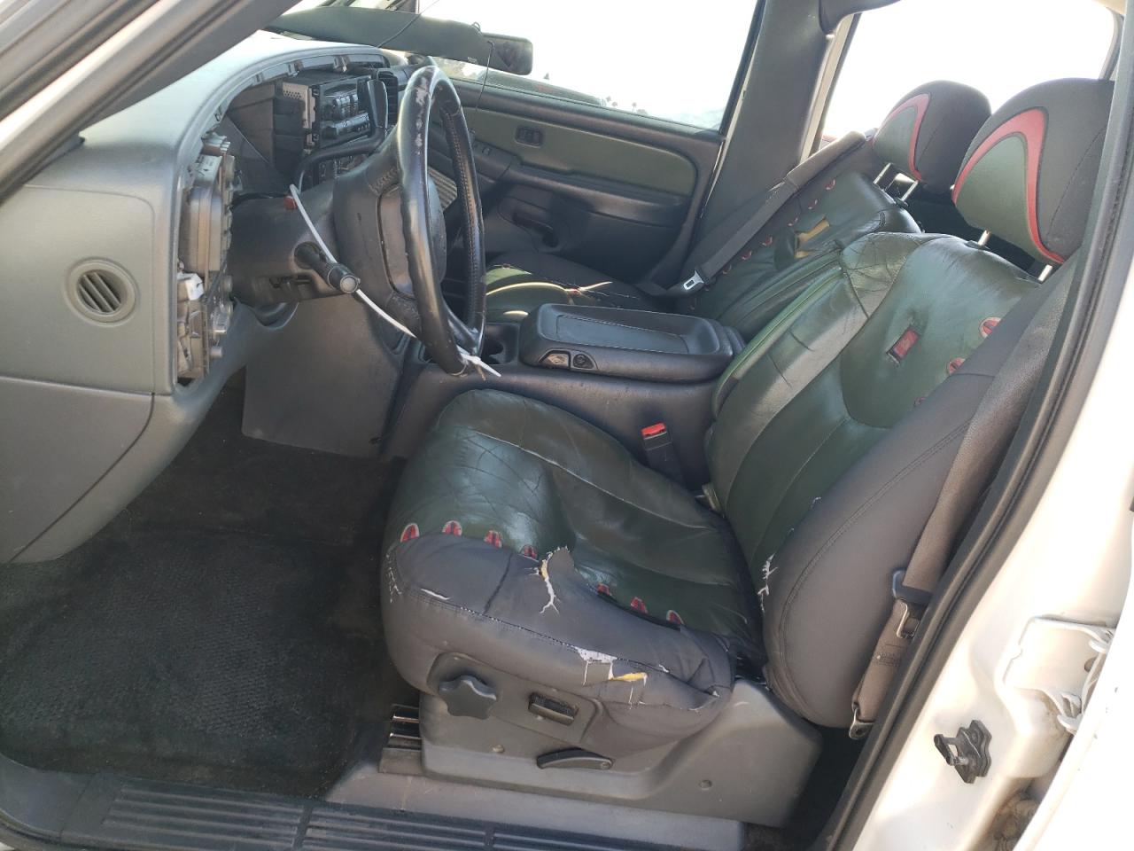 2002 Chevrolet Avalanche - Image 7