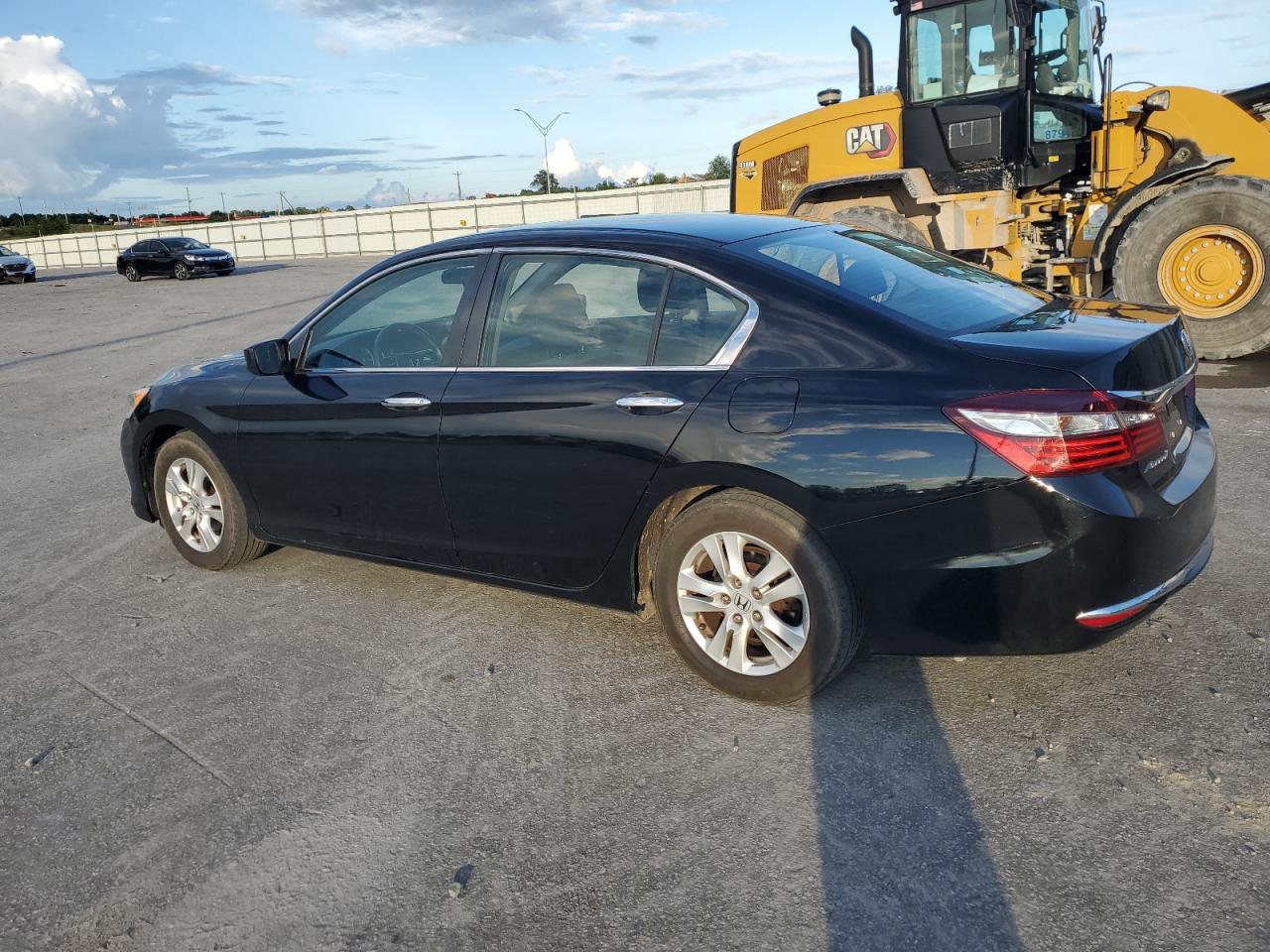 1HGCR2F30GA089879 2016 HONDA ACCORD - Image 2