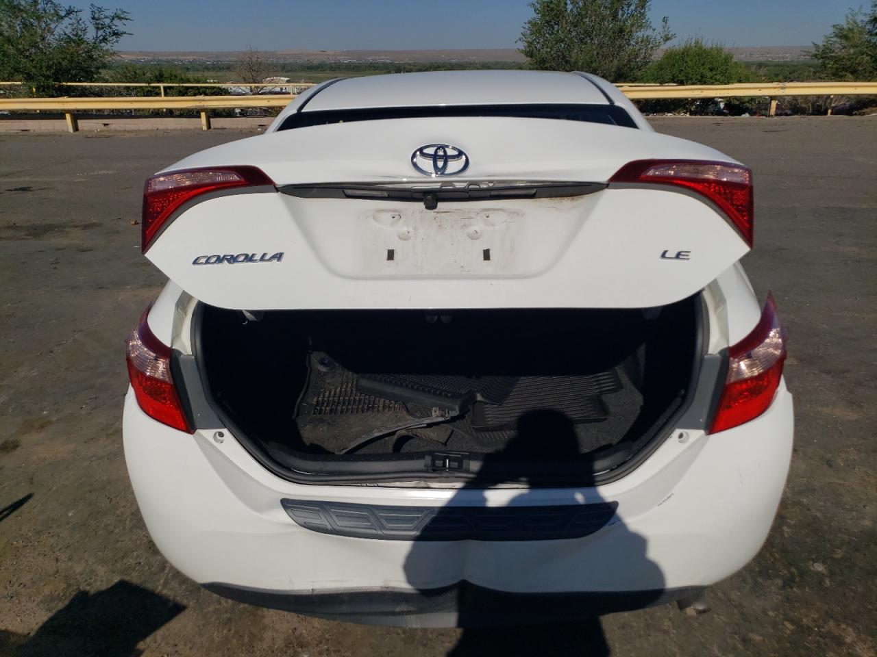 2018 Toyota Corolla L VIN: 2T1BURHE5JC984657 Lot: 68835714