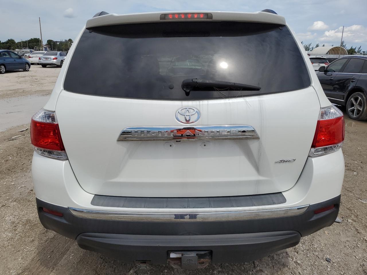 2011 Toyota Highlander Base VIN: 5TDBK3EH1BS081657 Lot: 71403774