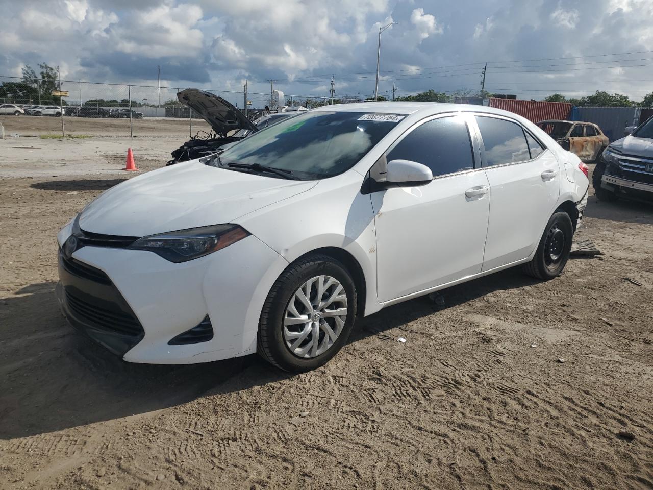 5YFBURHE8KP890984 2019 TOYOTA COROLLA - Image 1