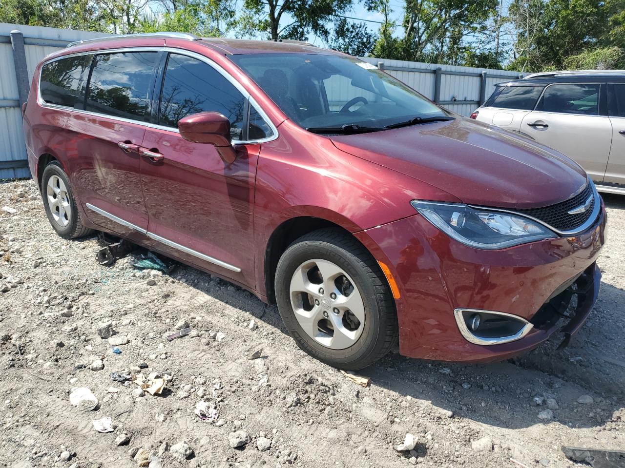 2017 Chrysler Pacifica - Image 4