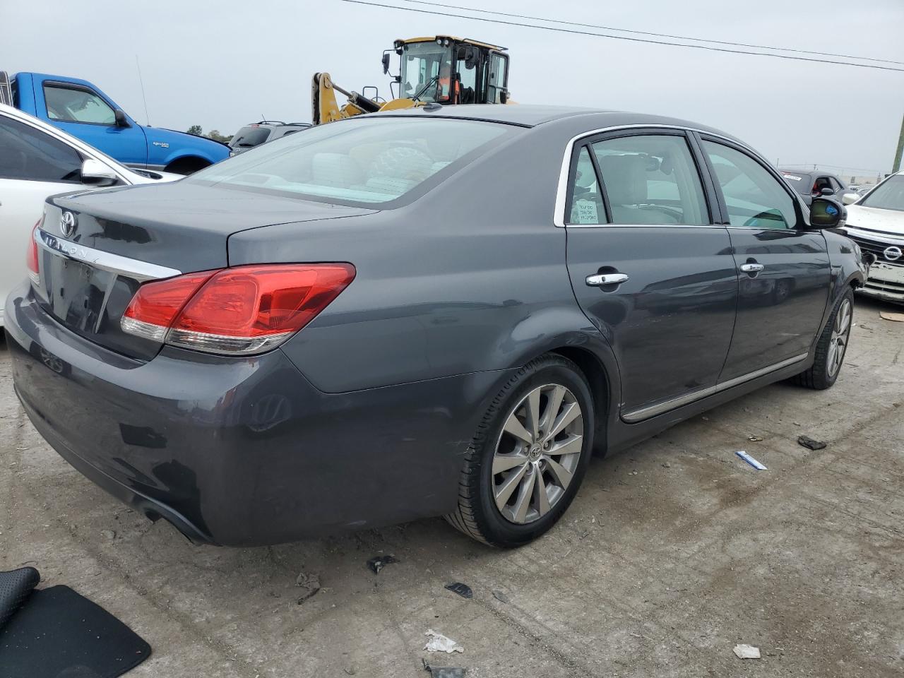 2011 Toyota Avalon - Image 3