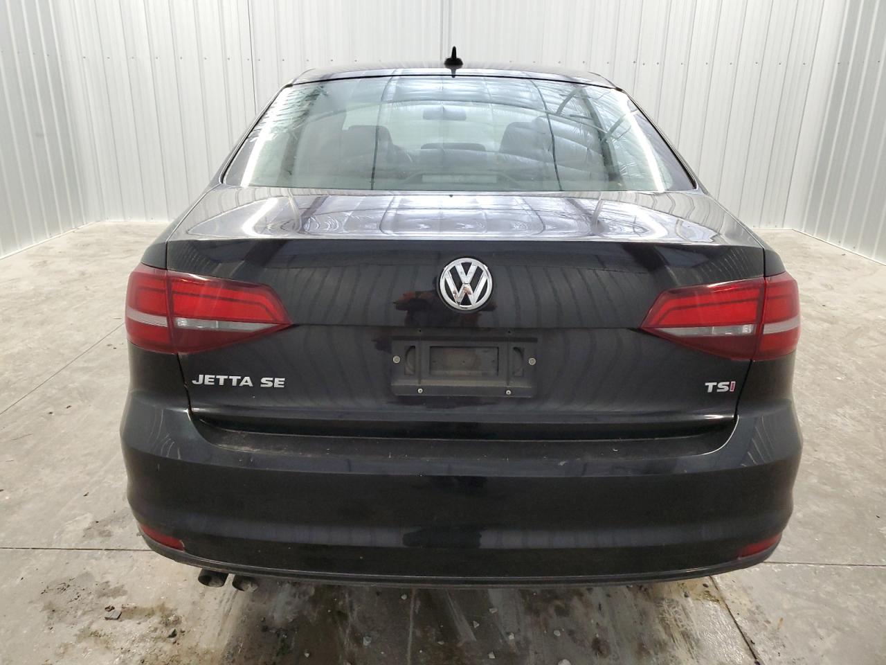 3VWDB7AJ9JM242566 2018 Volkswagen Jetta Se