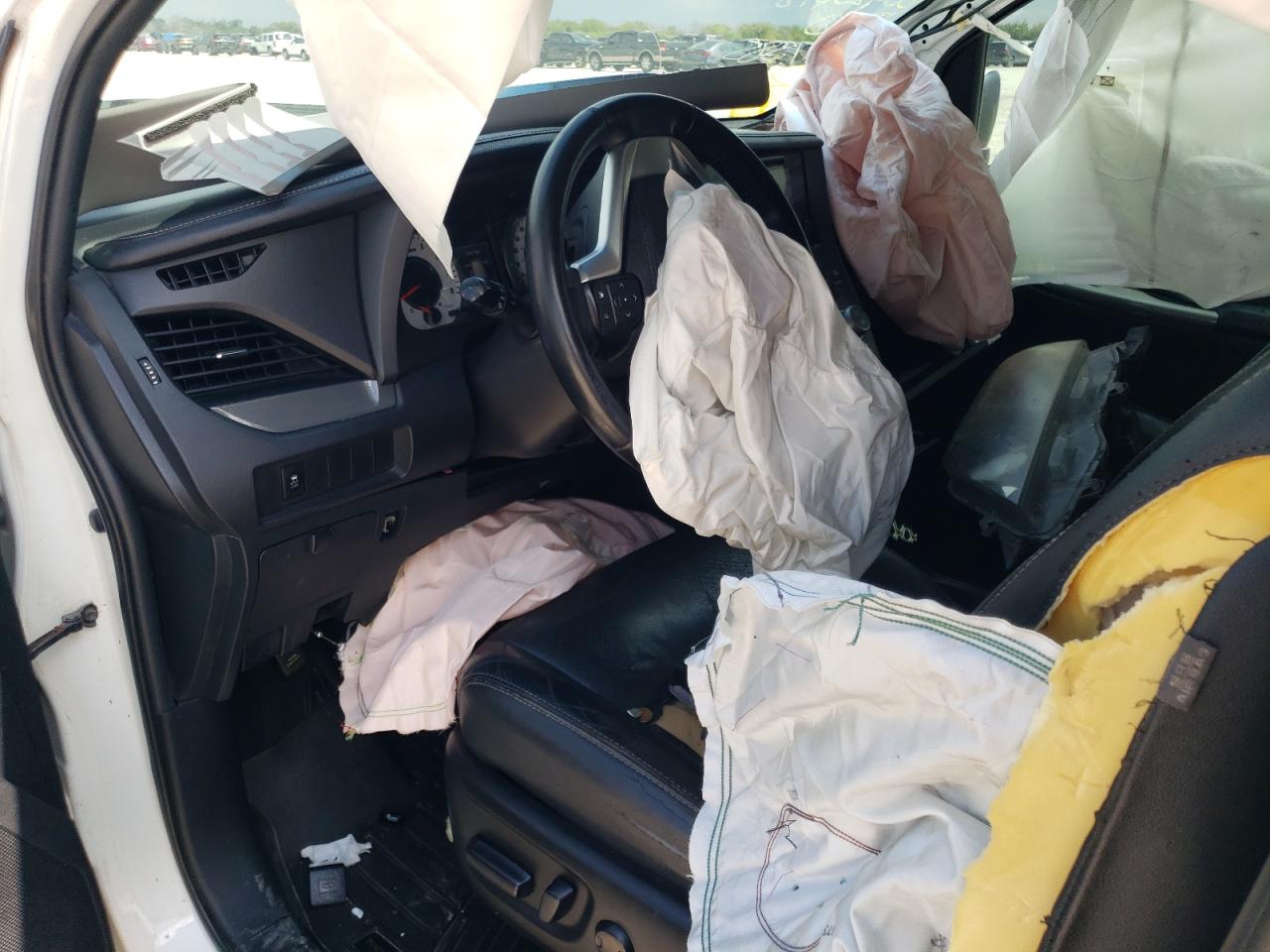 2015 Toyota Sienna - Image 8