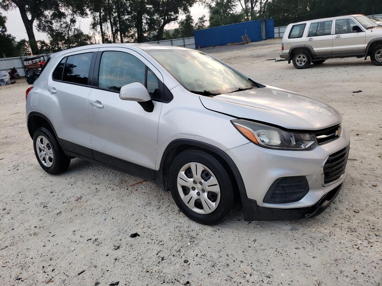 2017 Chevrolet Trax - Image 4