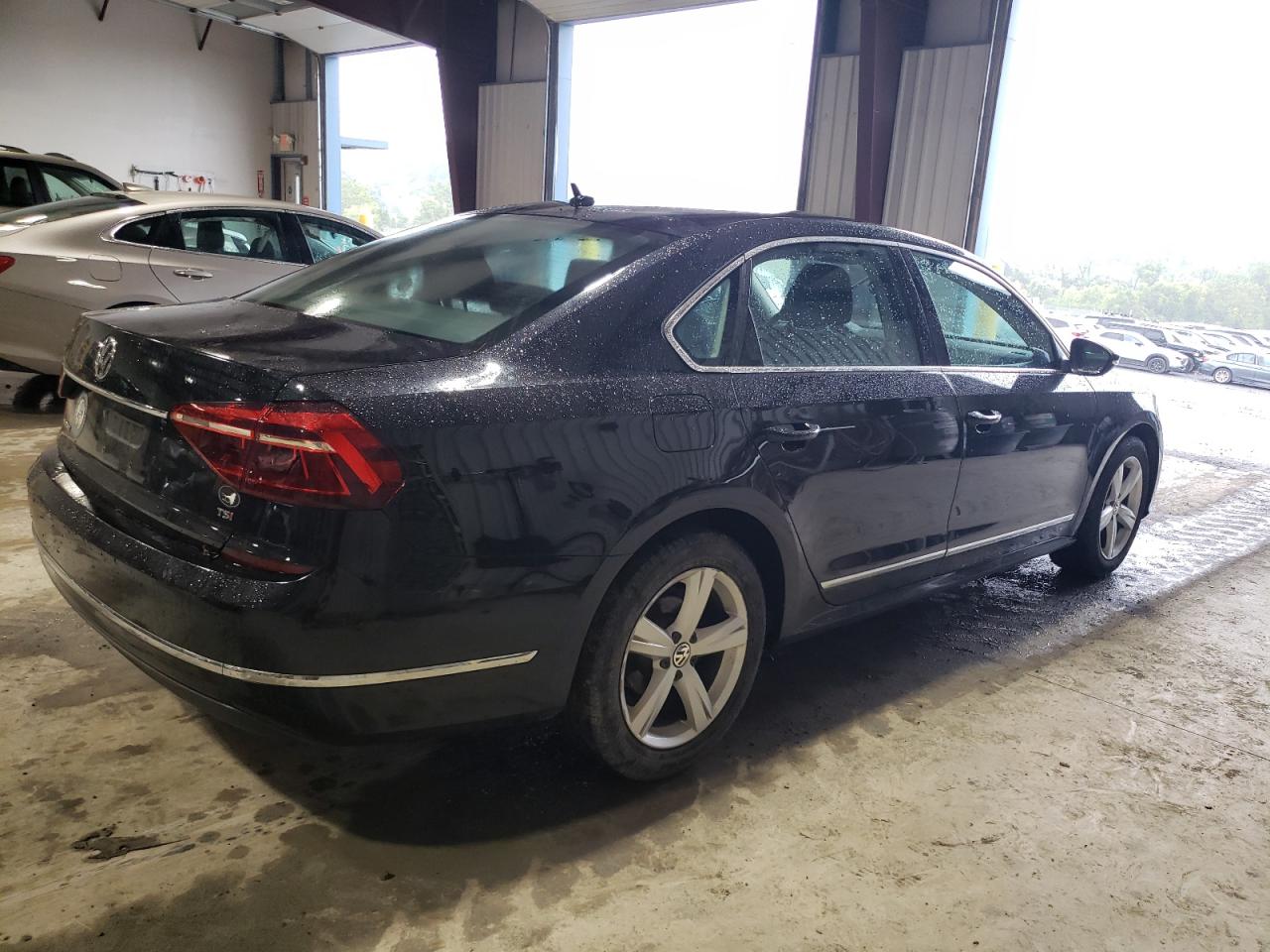 2017 Volkswagen Passat - Image 3