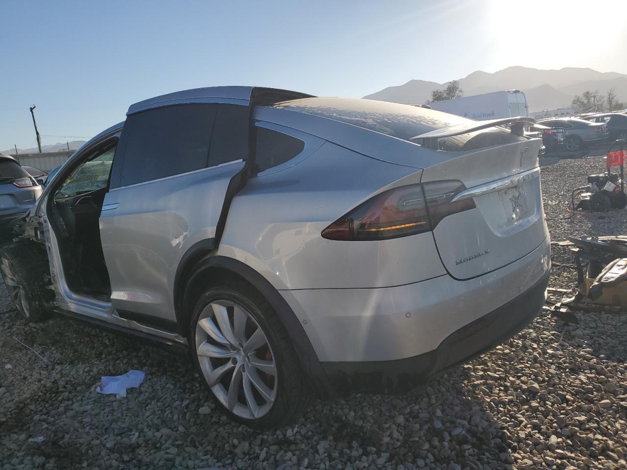 5YJXCAE47HF052133 2017 TESLA MODEL X - Image 2