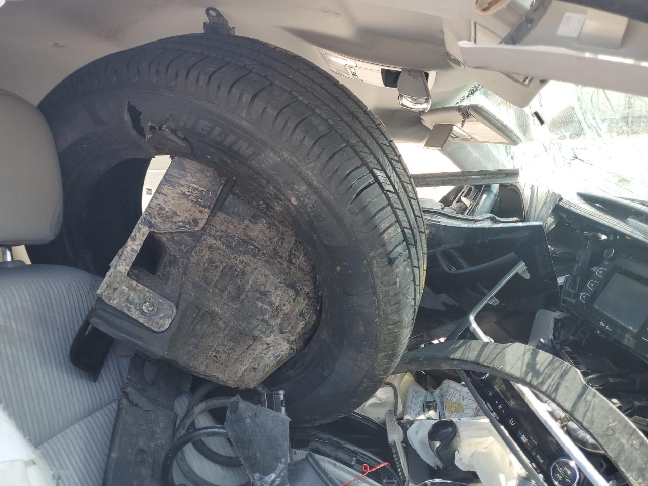 2015 Toyota Highlander - Image 14