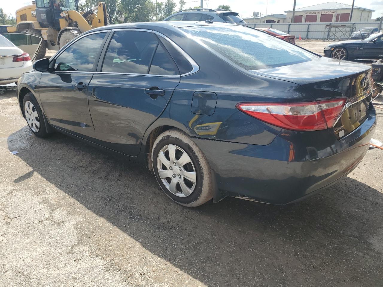 4T4BF1FK1FR499853 2015 TOYOTA CAMRY - Image 2