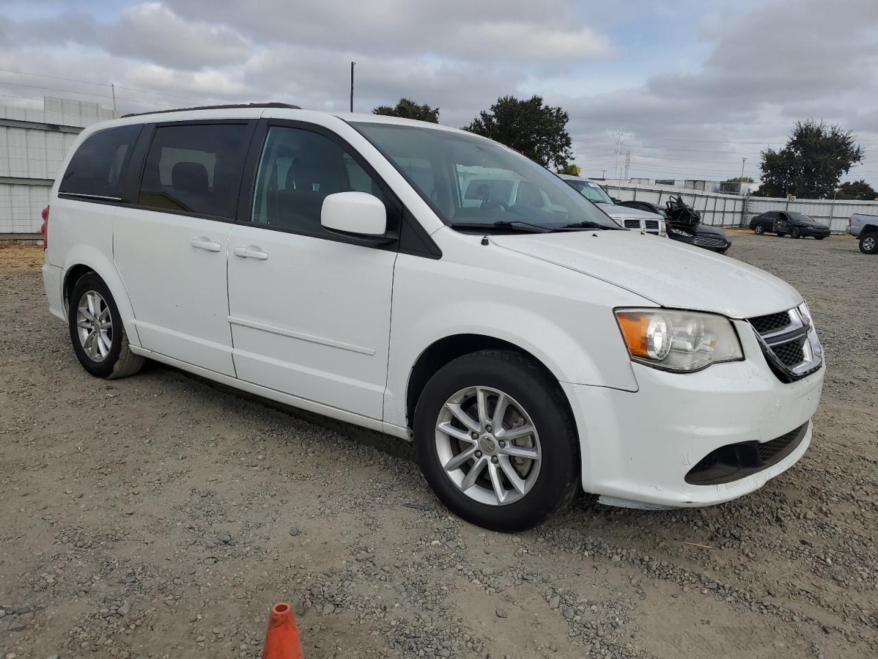 VIN 2C4RDGCG4ER388022 2014 DODGE CARAVAN no.4