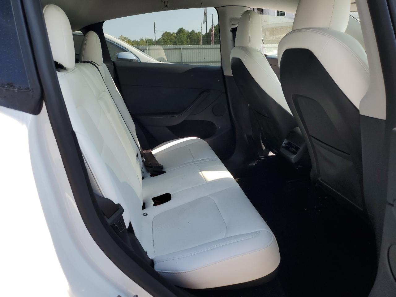 2024 Tesla Model Y VIN: 7SAYGDEF4RA266087 Lot: 71301984