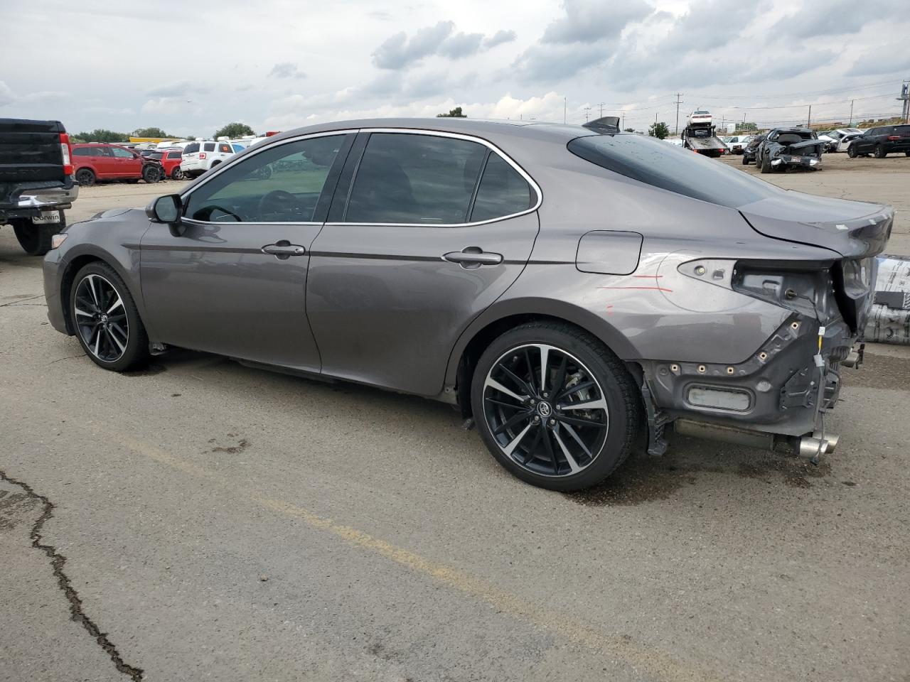 4T1BZ1HK3JU003703 2018 TOYOTA CAMRY - Image 2