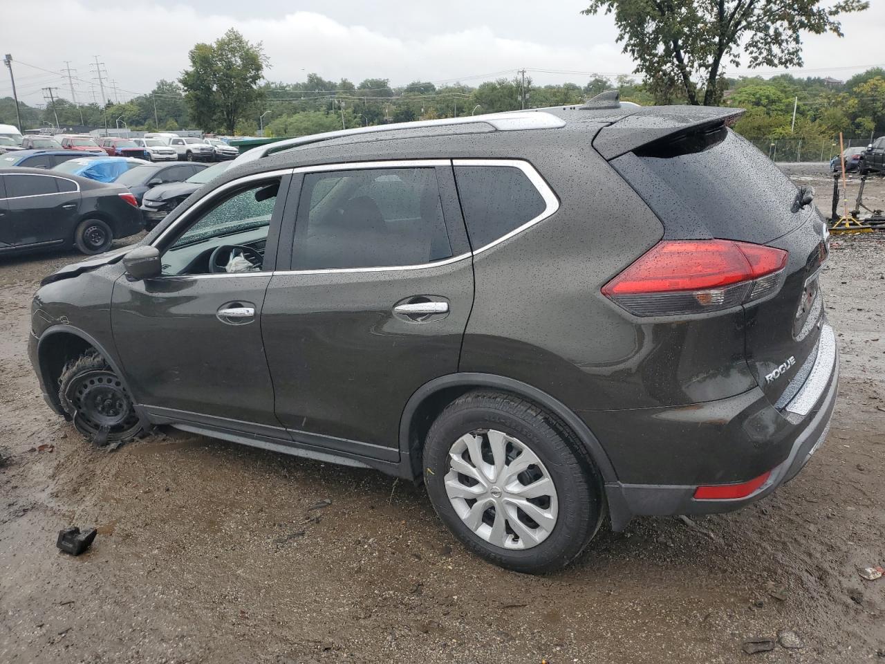 2017 Nissan Rogue - Image 2