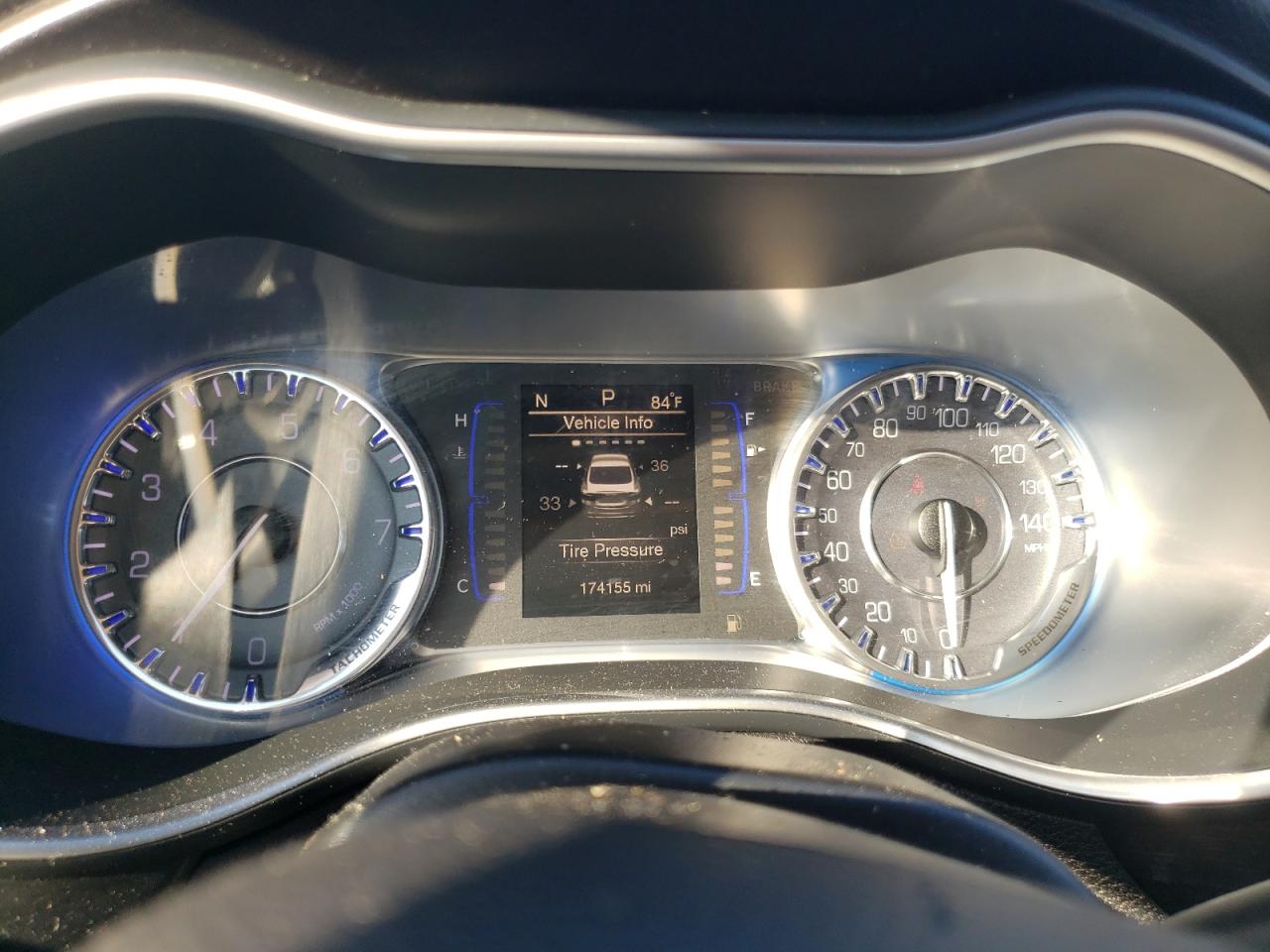 2016 Chrysler 200 - Image 9