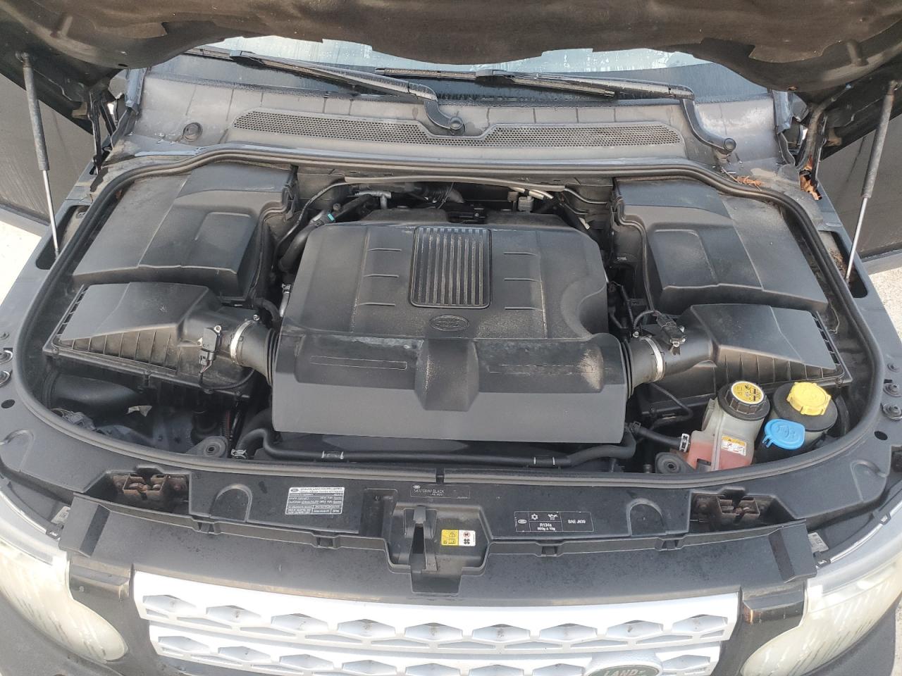 2013 Land Rover LR4 - Image 12