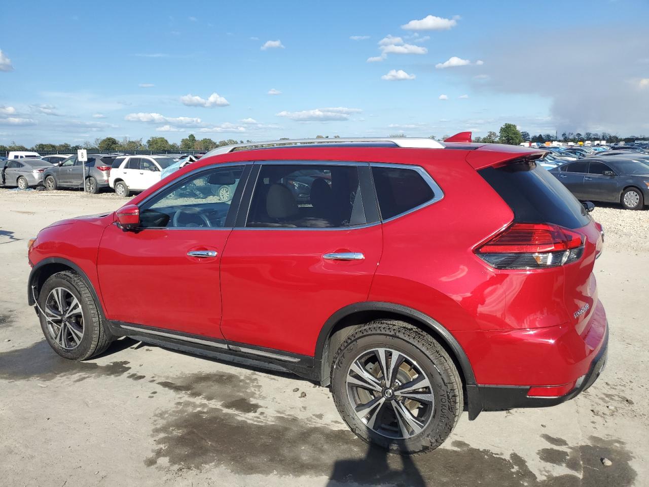 JN8AT2MV2HW270602 2017 NISSAN ROGUE - Image 2