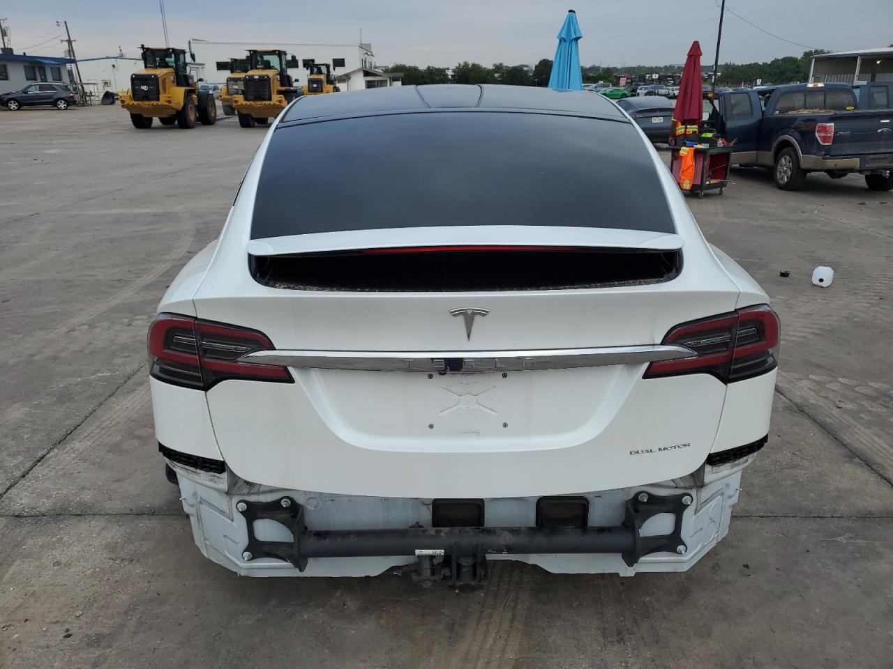 2020 Tesla Model X VIN: 5YJXCBE2XLF272105 Lot: 69445434