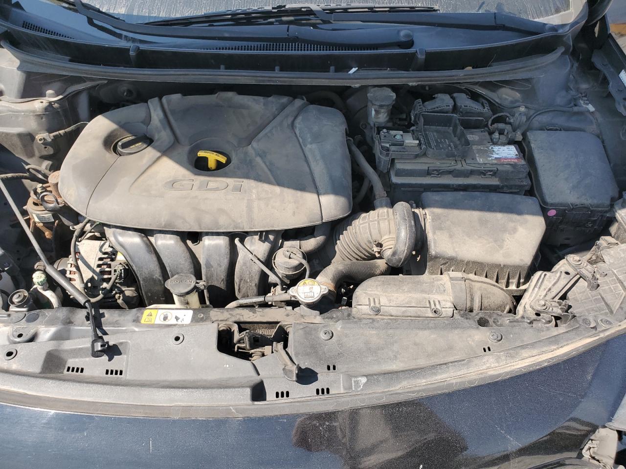 2016 Hyundai Elantra - Image 11