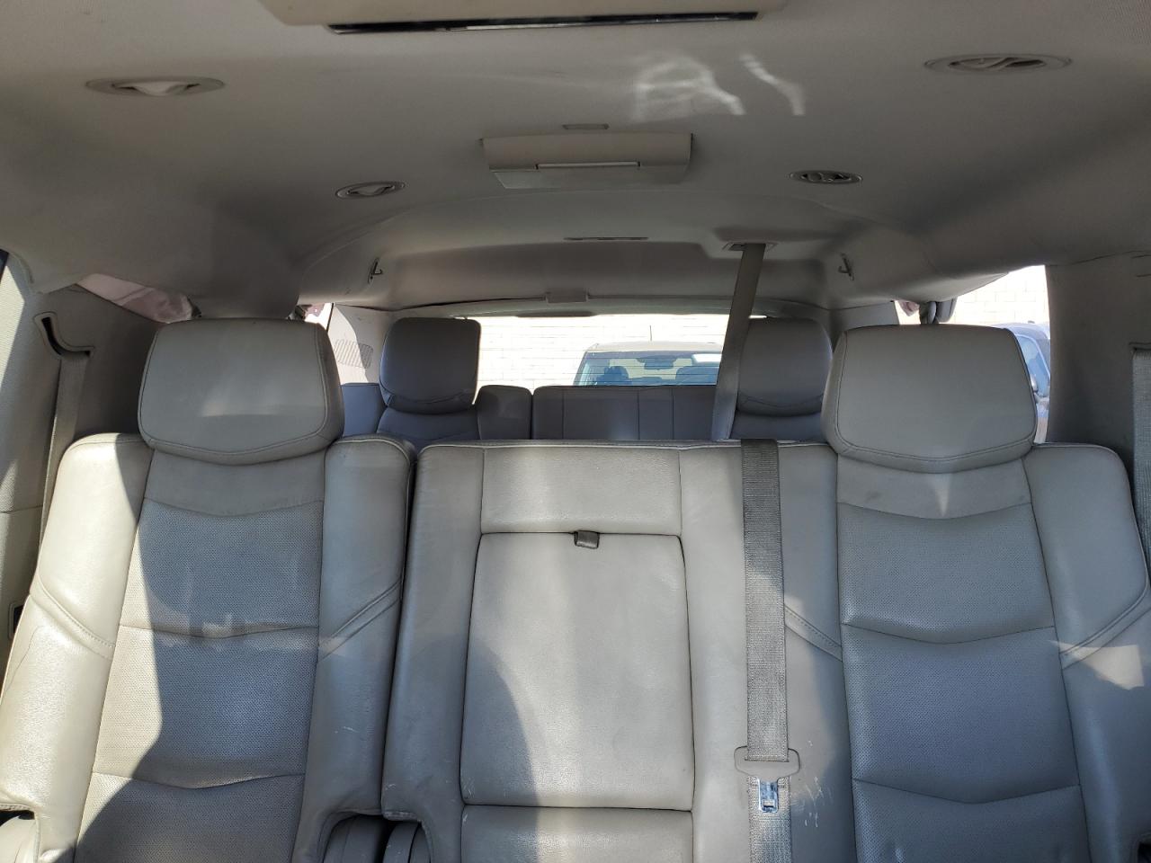 2017 Cadillac Escalade - Image 10