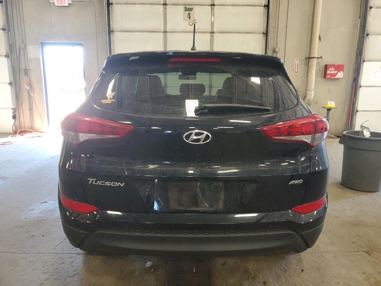 KM8J2CA46JU698119 2018 Hyundai Tucson Se