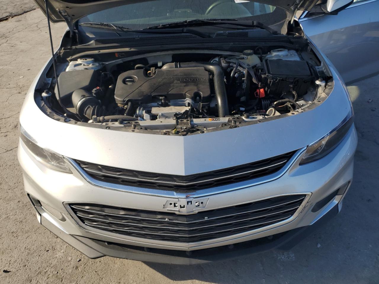 1G1ZD5ST0JF226305 2018 Chevrolet Malibu Lt