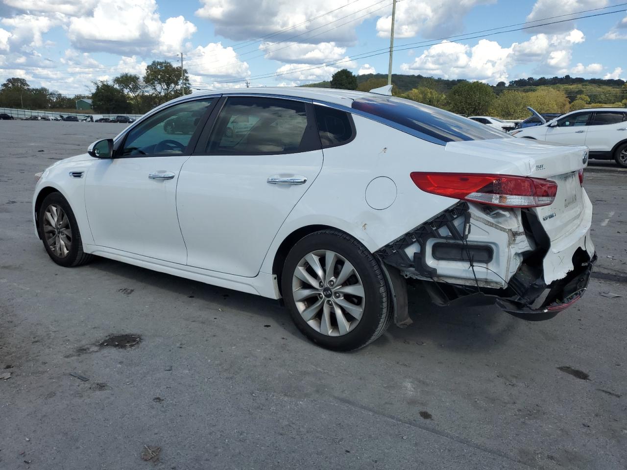 5XXGT4L30HG155371 2017 KIA OPTIMA - Image 2