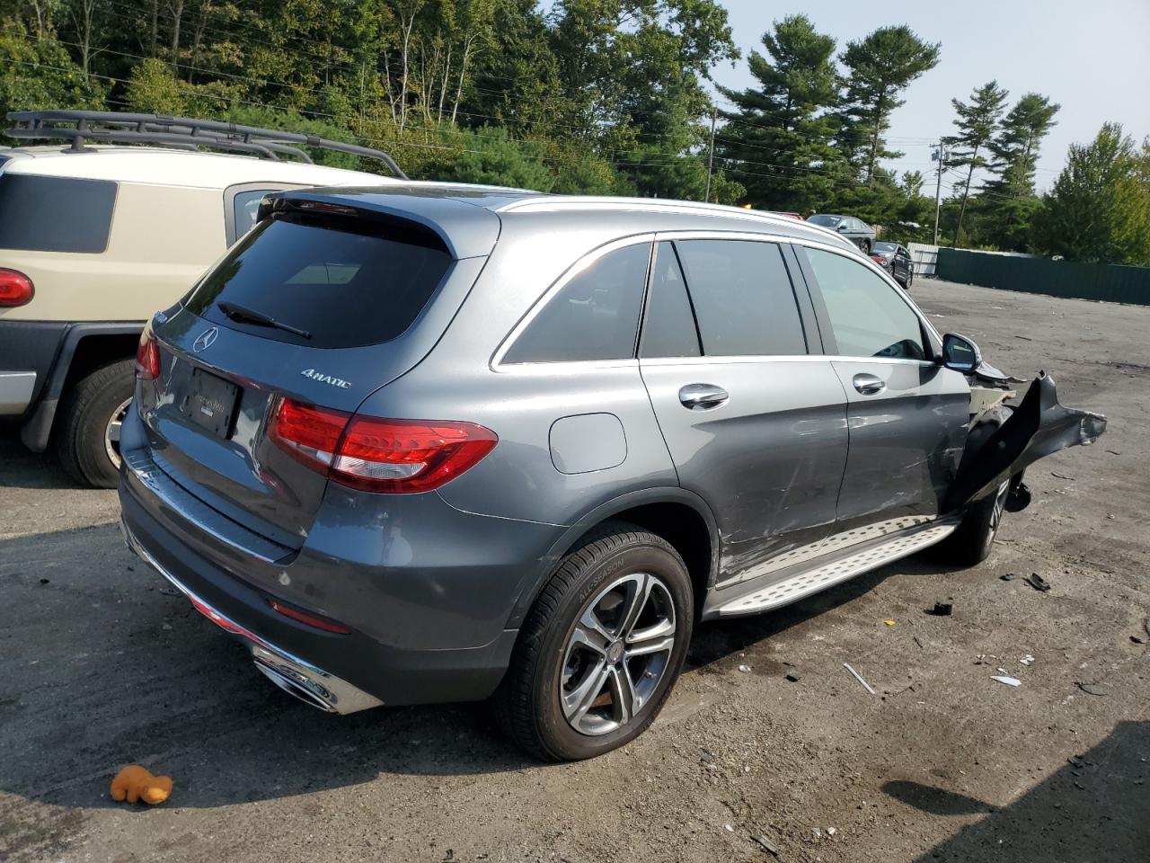 2016 Mercedes-Benz GLC - Image 3