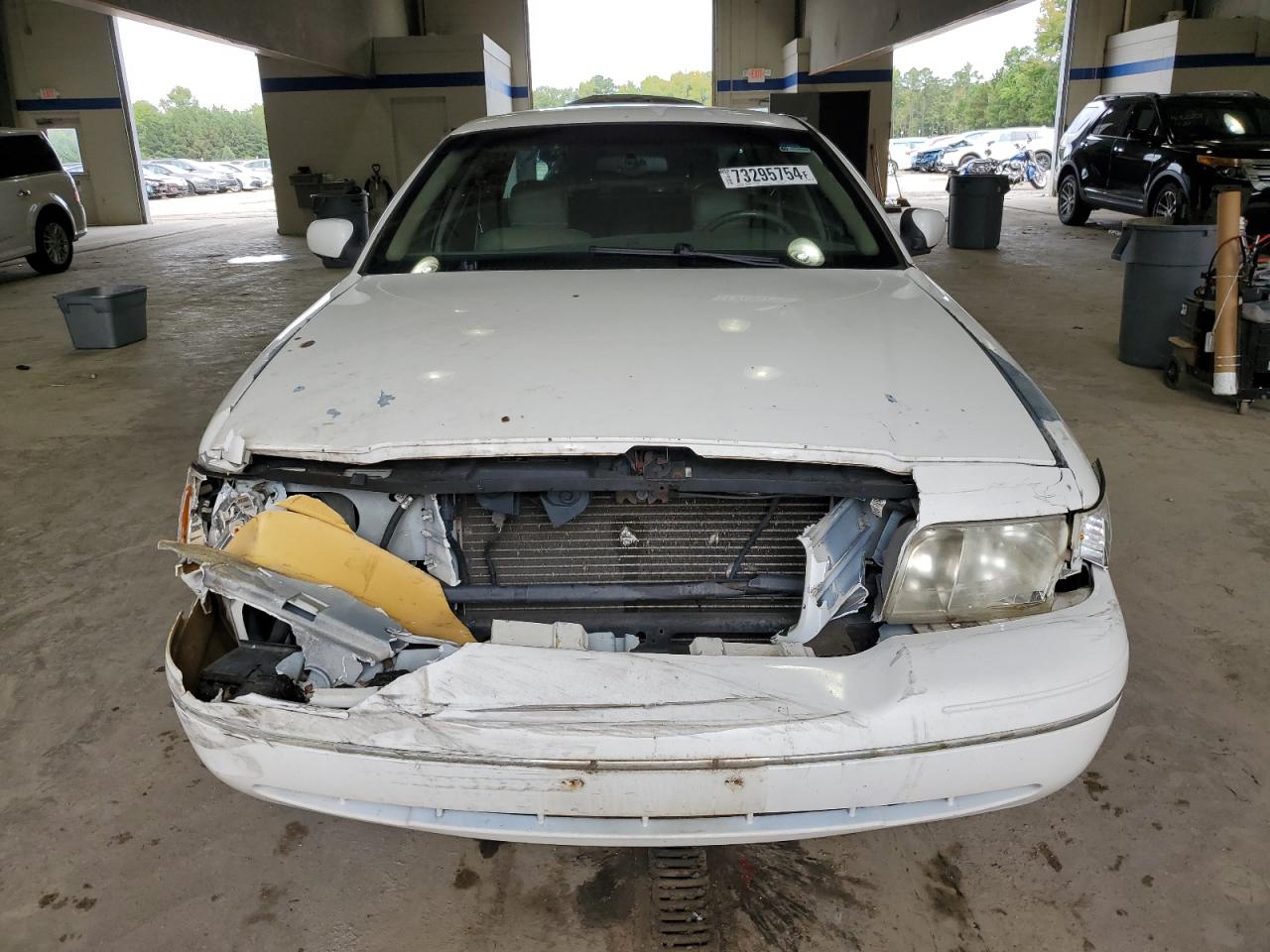2003 Ford Crown Victoria - Image 5