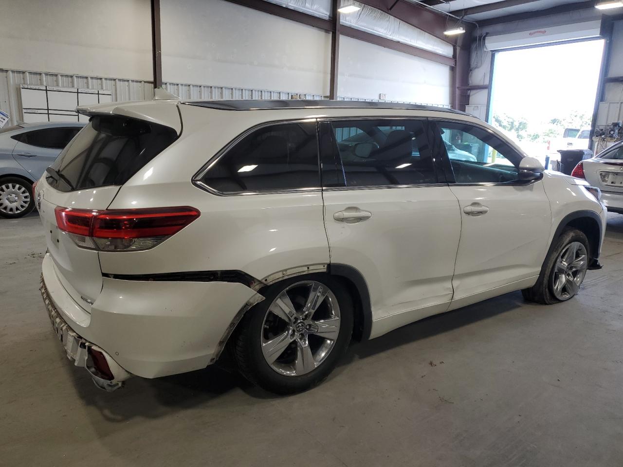 VIN 5TDYZRFH0KS360122 2019 TOYOTA HIGHLANDER no.3