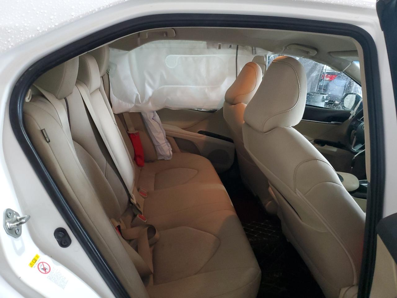 2018 Toyota Camry L VIN: 4T1B11HK1JU563047 Lot: 72757654