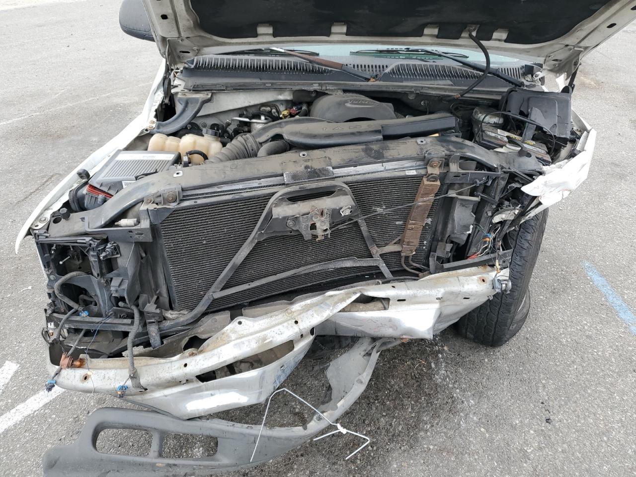 2003 Chevrolet Tahoe - Image 11
