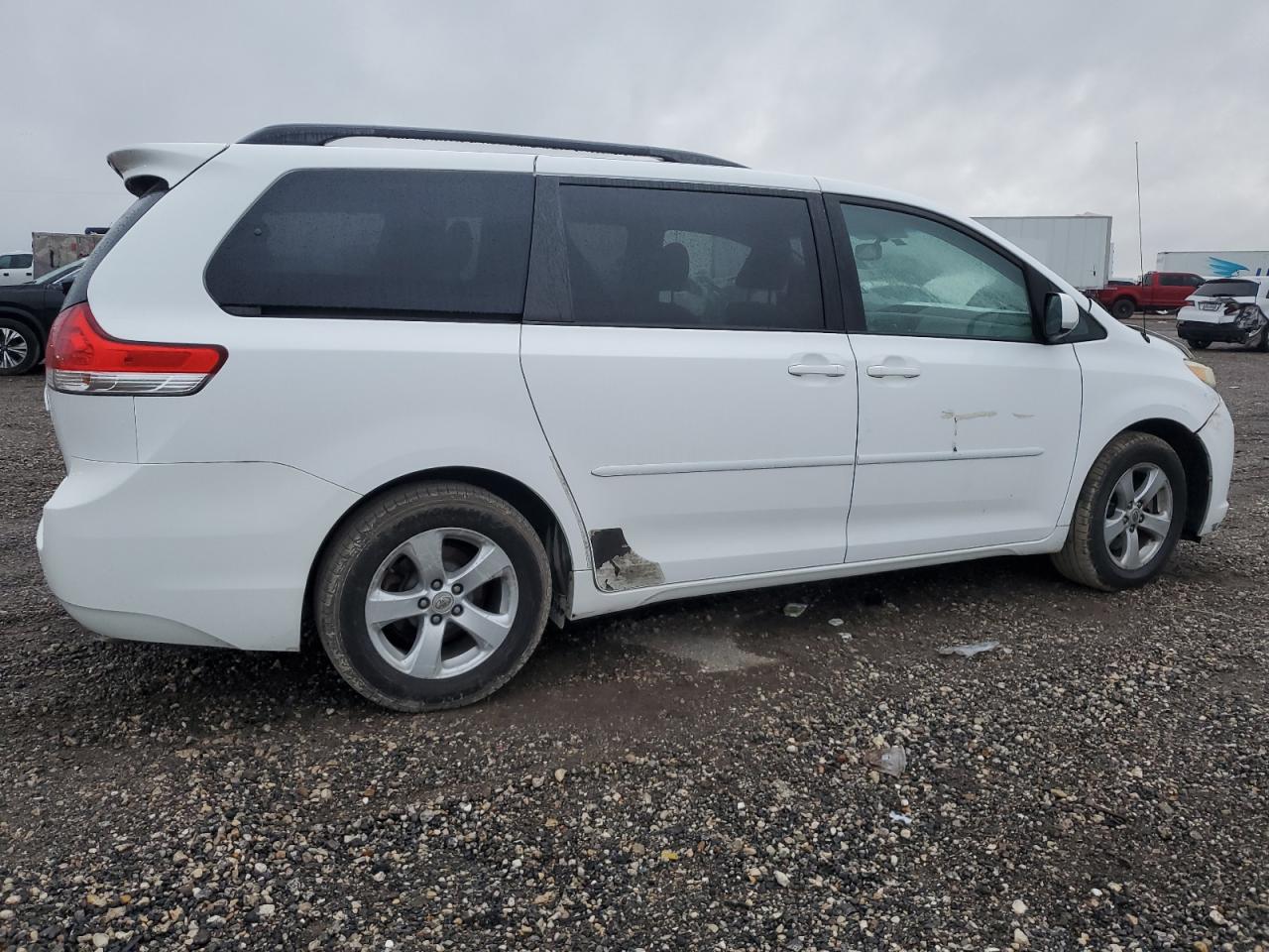 2011 Toyota Sienna - Image 3