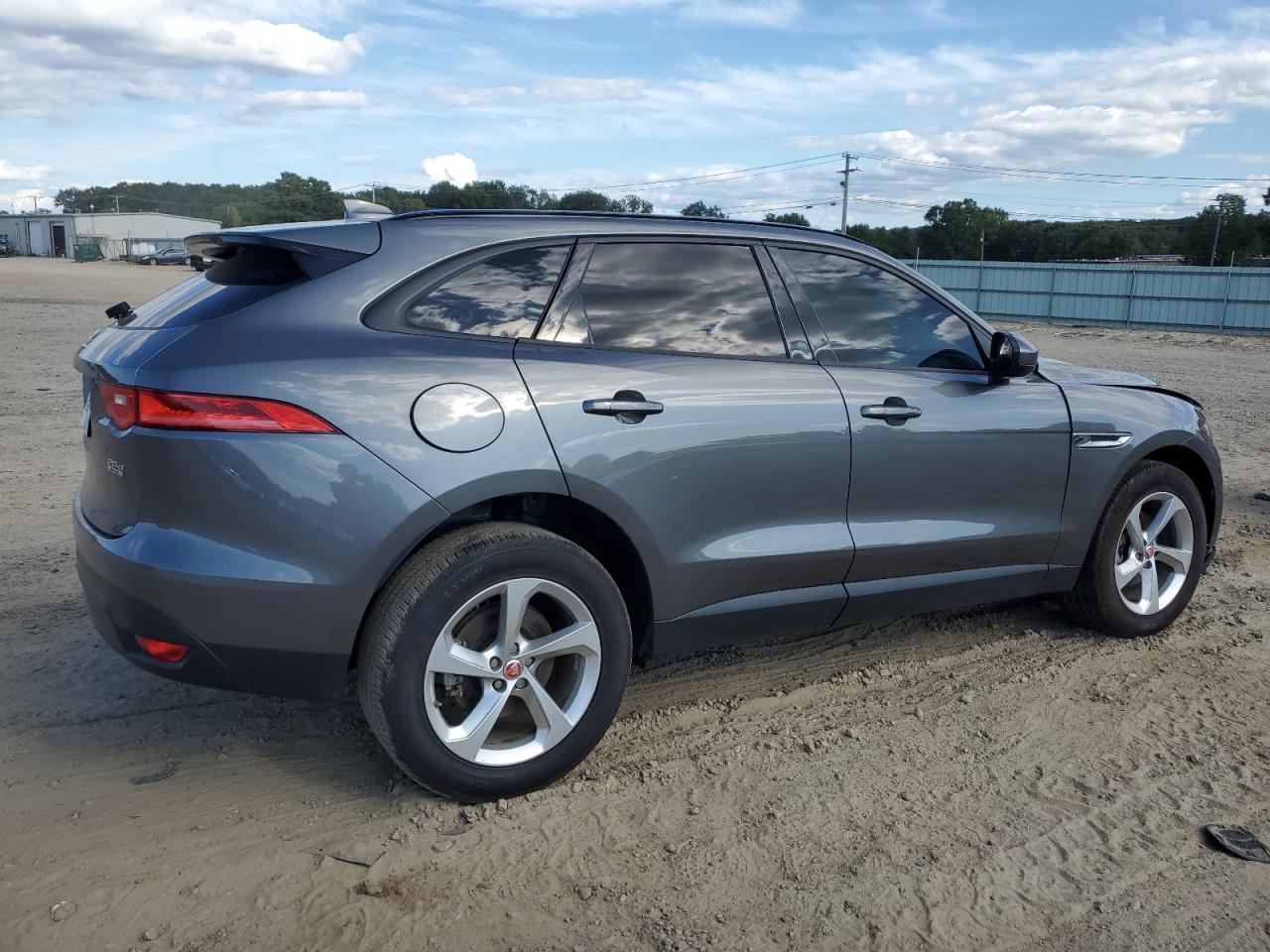 SADCJ2BN8HA091947 2017 Jaguar F-Pace Premium