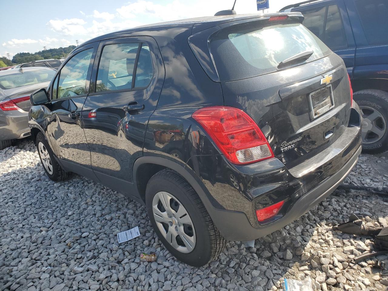 3GNCJKSB7JL151840 2018 CHEVROLET TRAX - Image 2