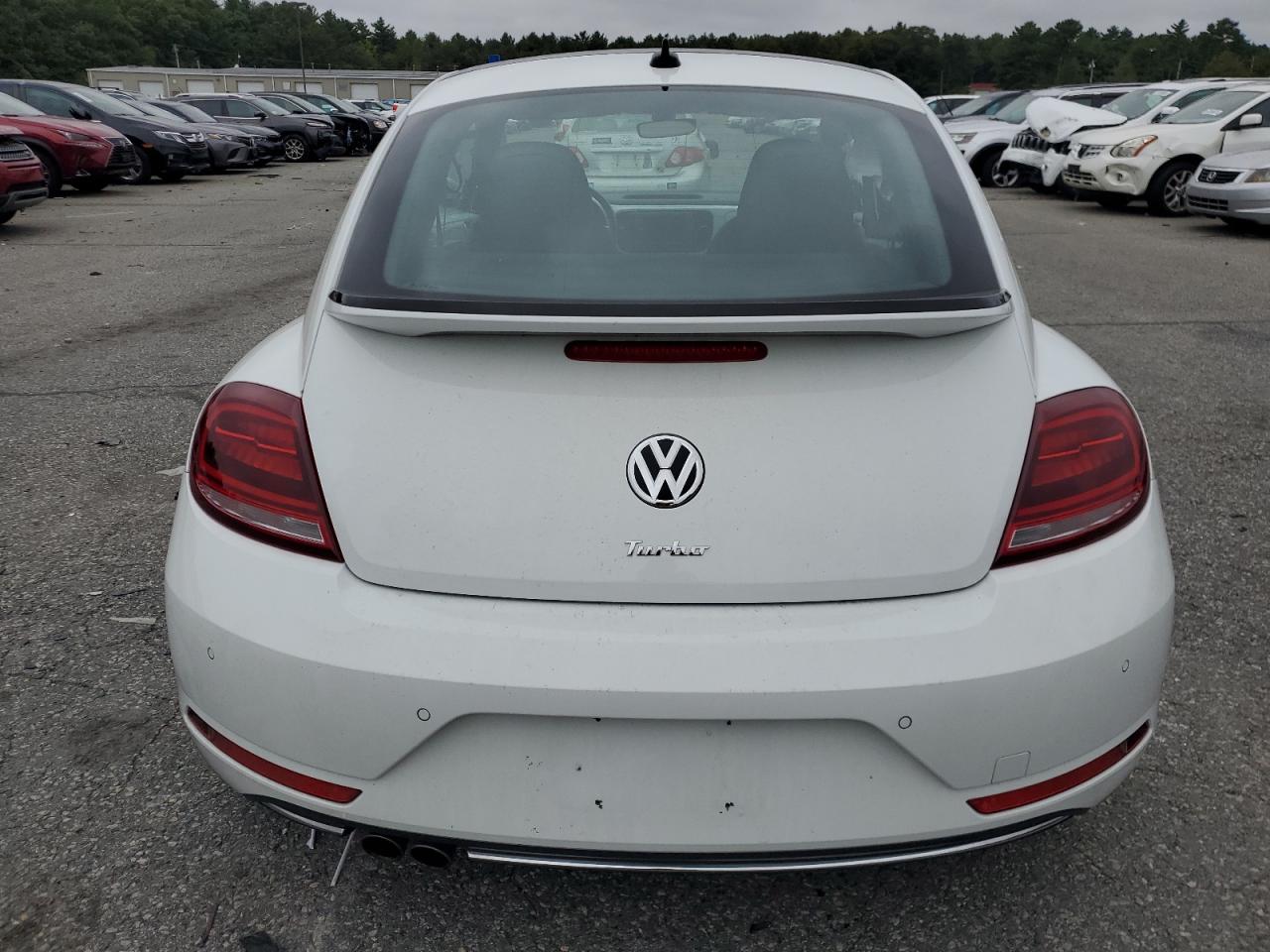 3VWJD7AT5KM711426 2019 Volkswagen Beetle Se