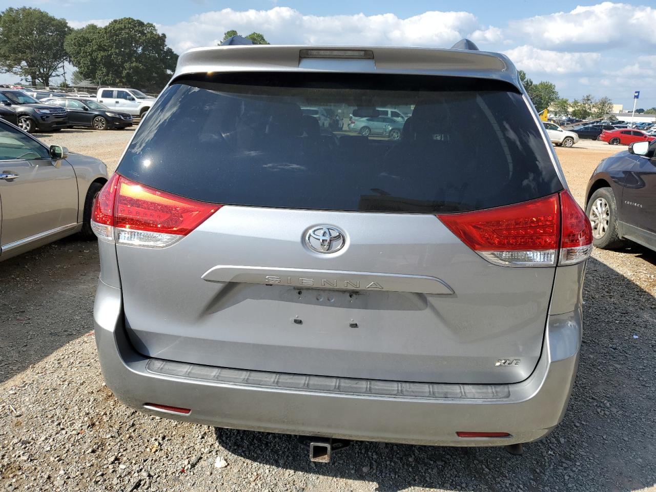 2011 Toyota Sienna Xle VIN: 5TDYK3DC2BS042009 Lot: 71858234