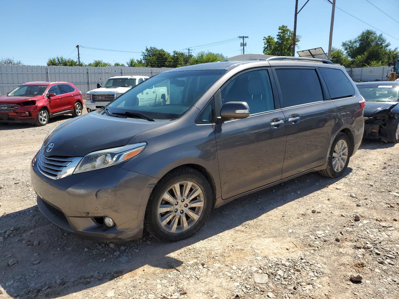 2015 Toyota Sienna - Image 1