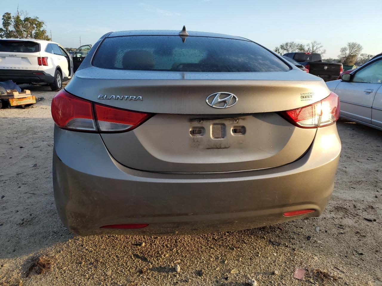 5NPDH4AE8DH293439 2013 Hyundai Elantra Gls