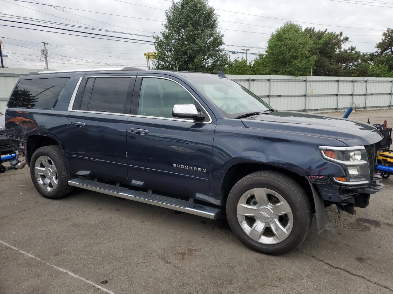 2017 Chevrolet Suburban - Image 4