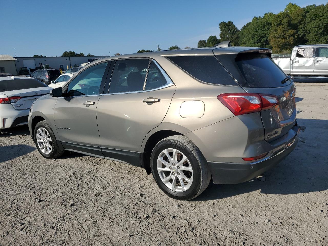 3GNAXJEV7JS642047 2018 CHEVROLET EQUINOX - Image 2