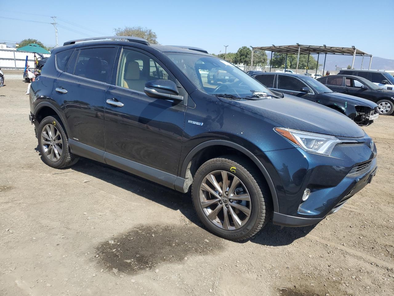 VIN JTMDJREV0HD117170 2017 TOYOTA RAV4 no.4